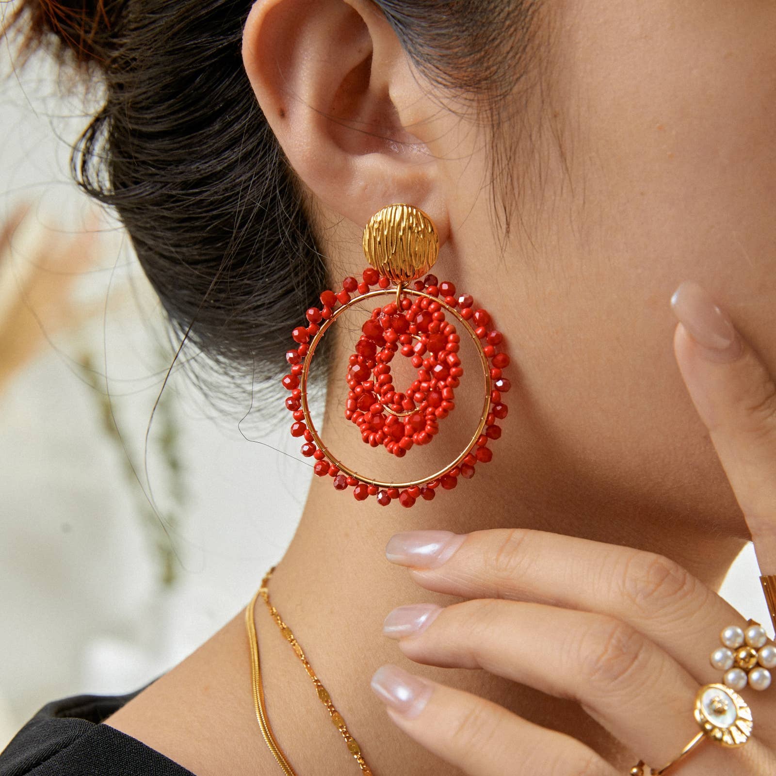 Lovelika – Engroshandel Hængeøreringe og creoløreringe – Eliza - øreringe med cirkelformede vedhæng9