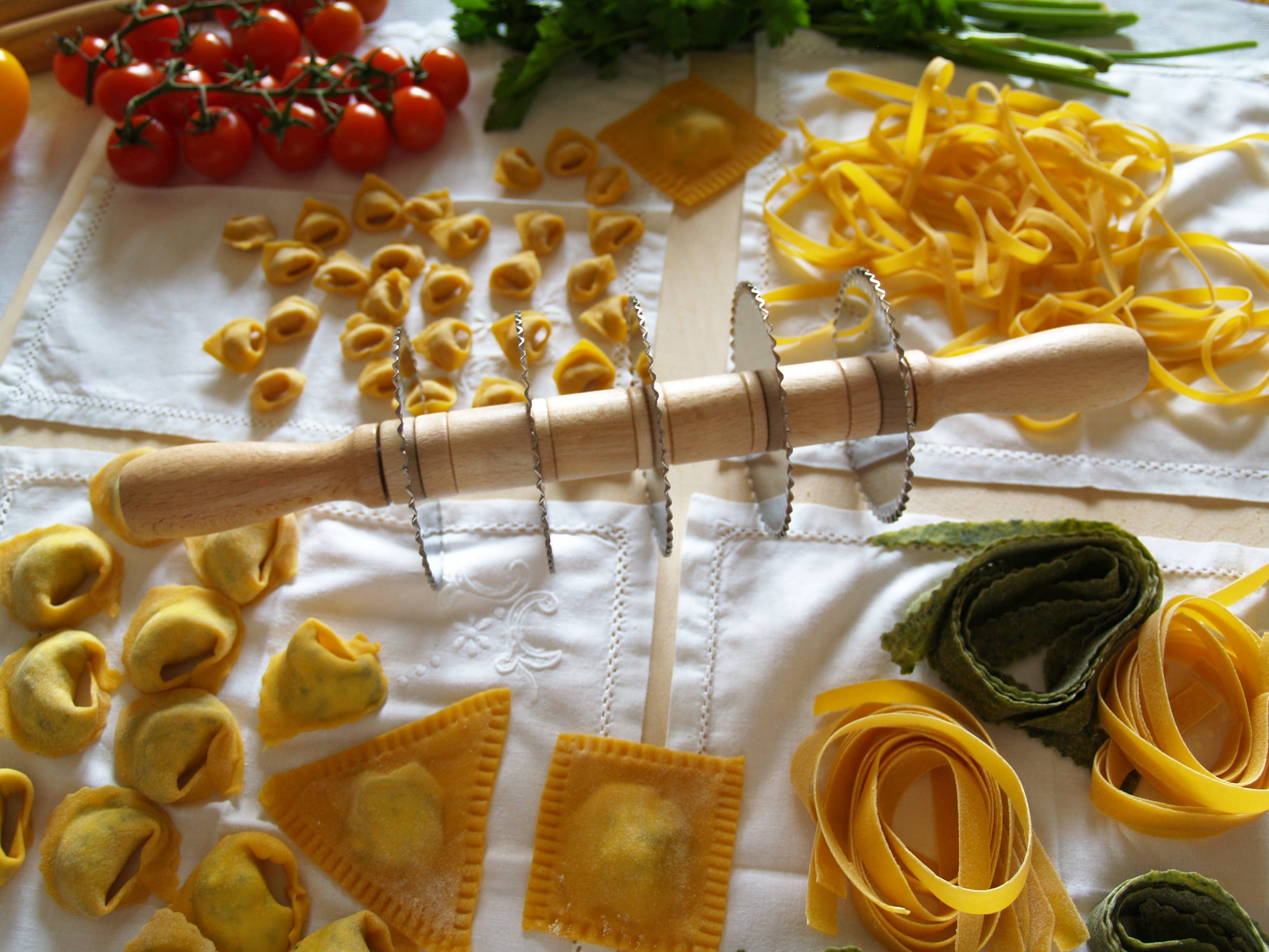 Elettro Center - Wholesale Kitchen Tool/Gadget - Rolling Pin Adjustable Puff Cutter, adjustable pasta cutter1