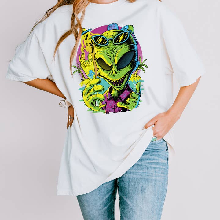 Summer unisex T-shirt Alien Beach pour la vente par Emogifts