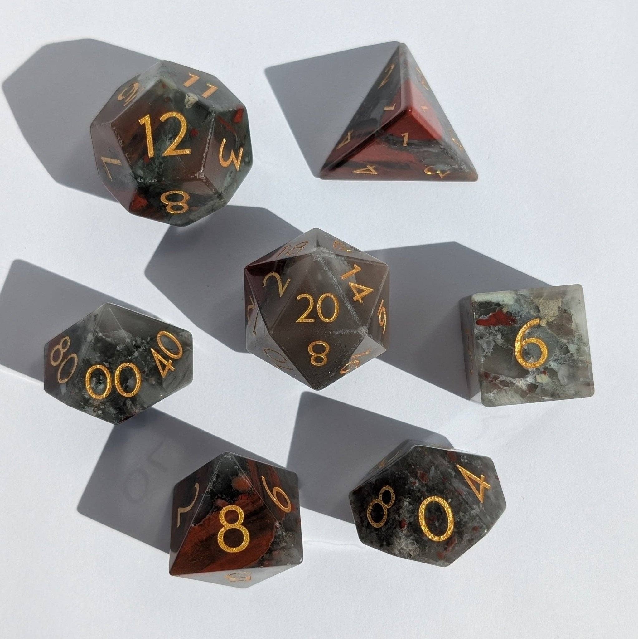 EBONWOOD – Großhandel Würfel – Blutstein - 7-teiliges polyedrisches Edelstein-Würfelset0