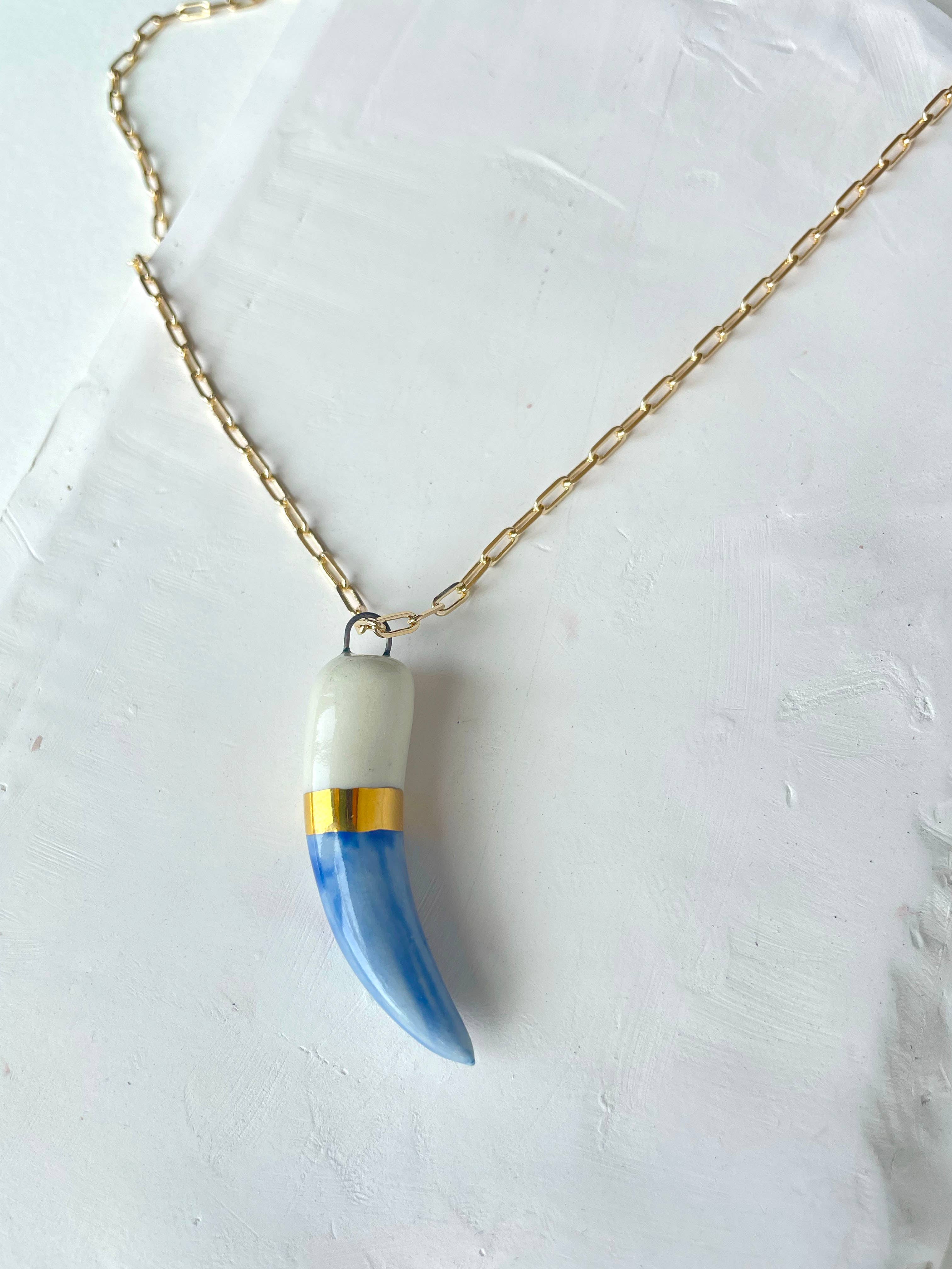 Carola Spitzer – wholesale Pendant/charm necklace – Shark tooth necklace1