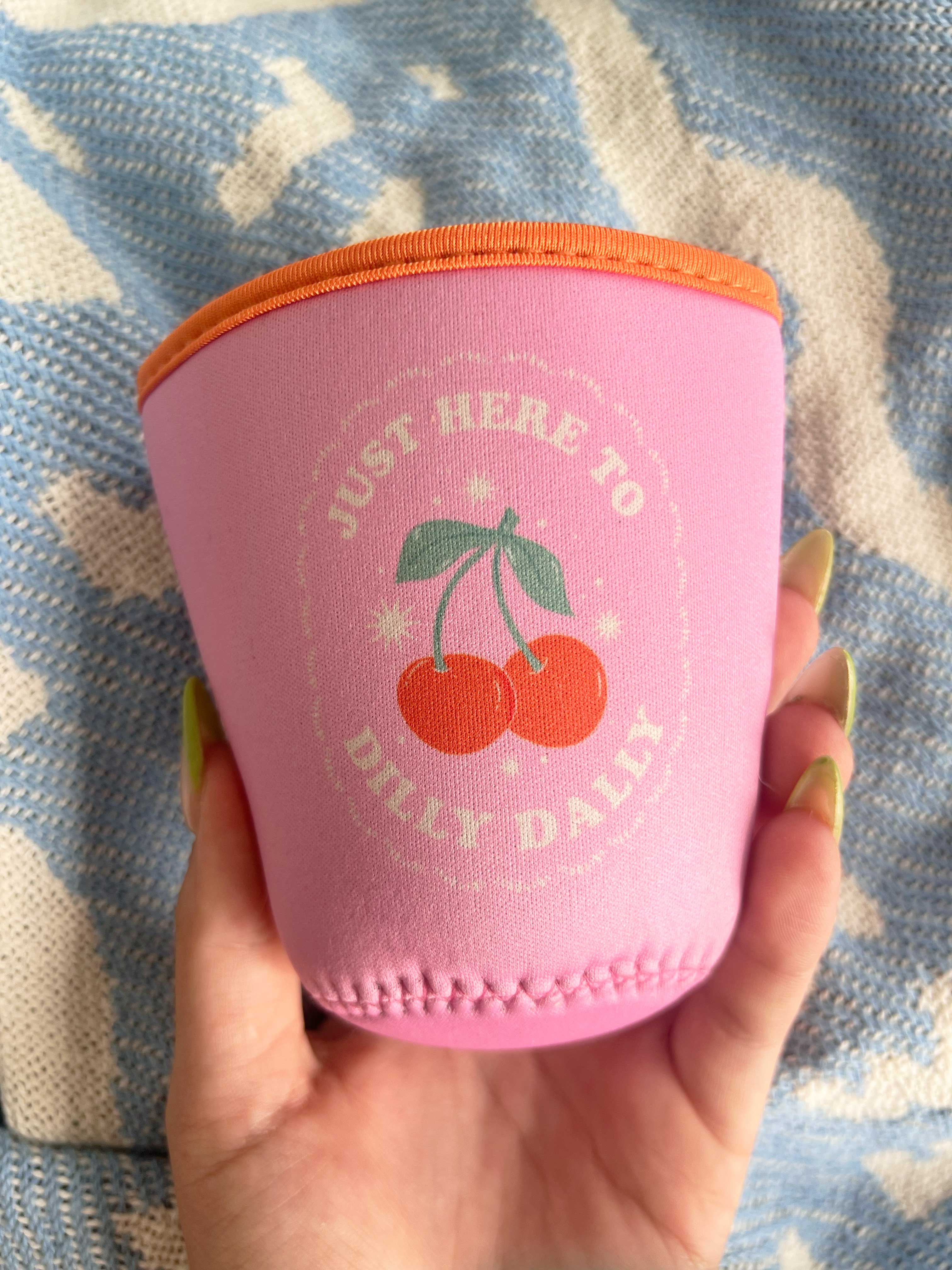 Jollie Ollie Designs - Vente Housses de boisson - Manchon à café Dilly Dally Cherries