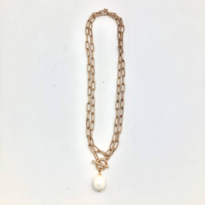 Rant & Rave Classic - Wholesale Pendant/Charm Necklace - Necklace MatteGold AlloyPlated PaperClipw/Mother of Pearl34”