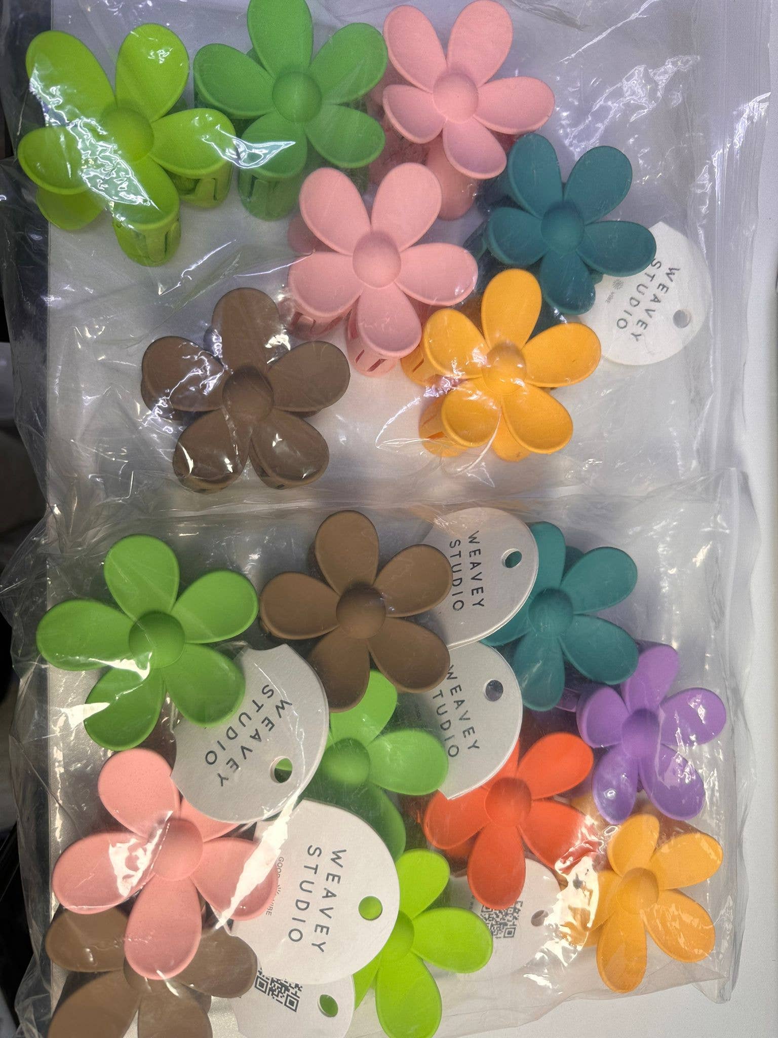 Weavey Studio – Großhandel Haarschmuck-Set – Demen – Glänzende Haarklammern, Rote Schleifen, Blaue Hawaii-Blume, Weißer Stern1