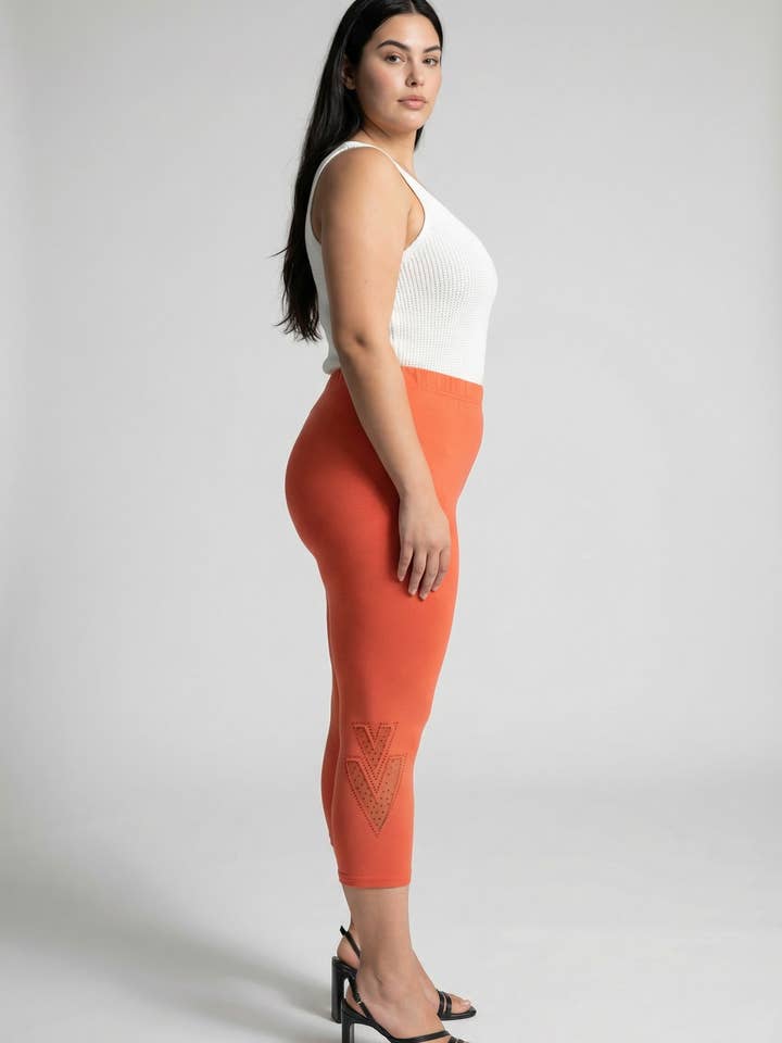 Legging court grande taille avec motif orange (B228) pour la vente par Pomme Rouge Paris