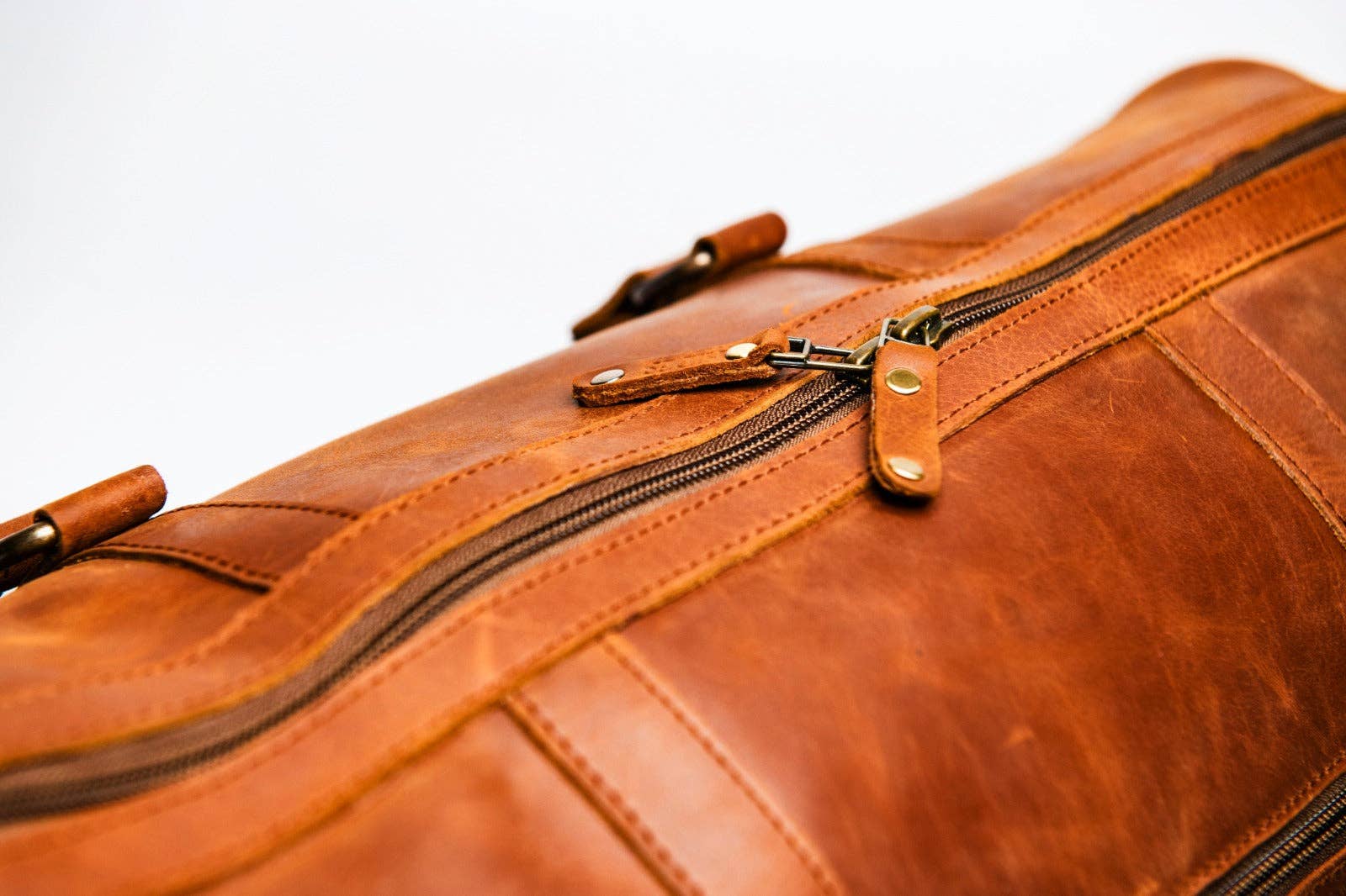 Hides - Wholesale Weekender Bag - Men's - Tourist Leather Duffle 23" - Saddle Brown7