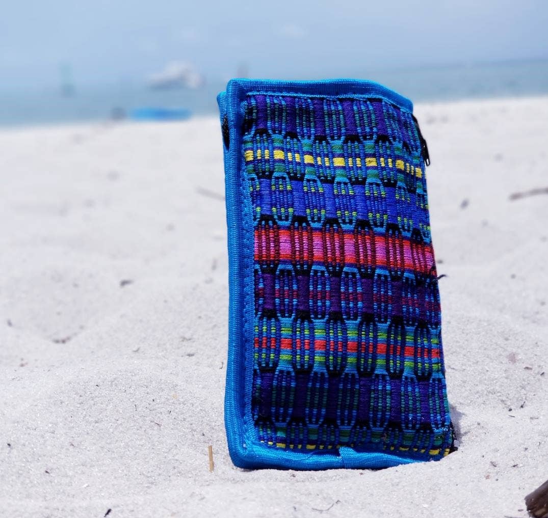 Pichincha - Vente Étui et rangement pour lunettes – femme - Étui souple à lunettes guatémaltèque à rayures tissées avec sangle1