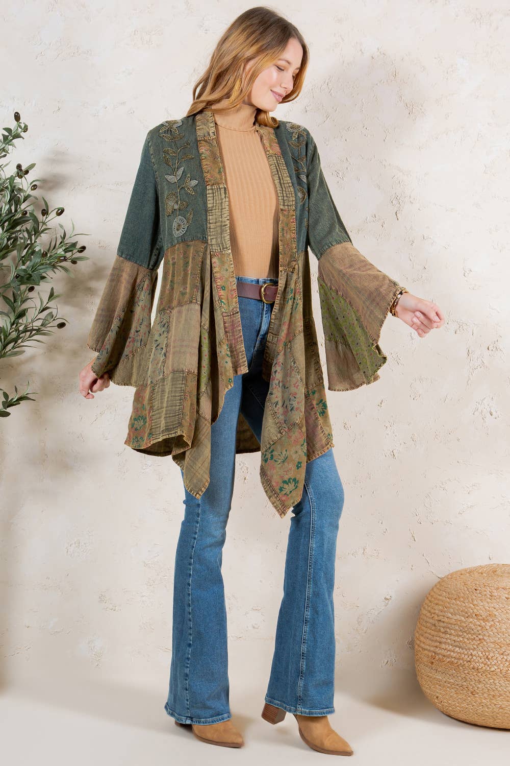 Young Threads – Großhandel Kimono – Damen – Westlicher Boho-Chic: Motivbestickter langer Jeans-Cardigan (NEU)9