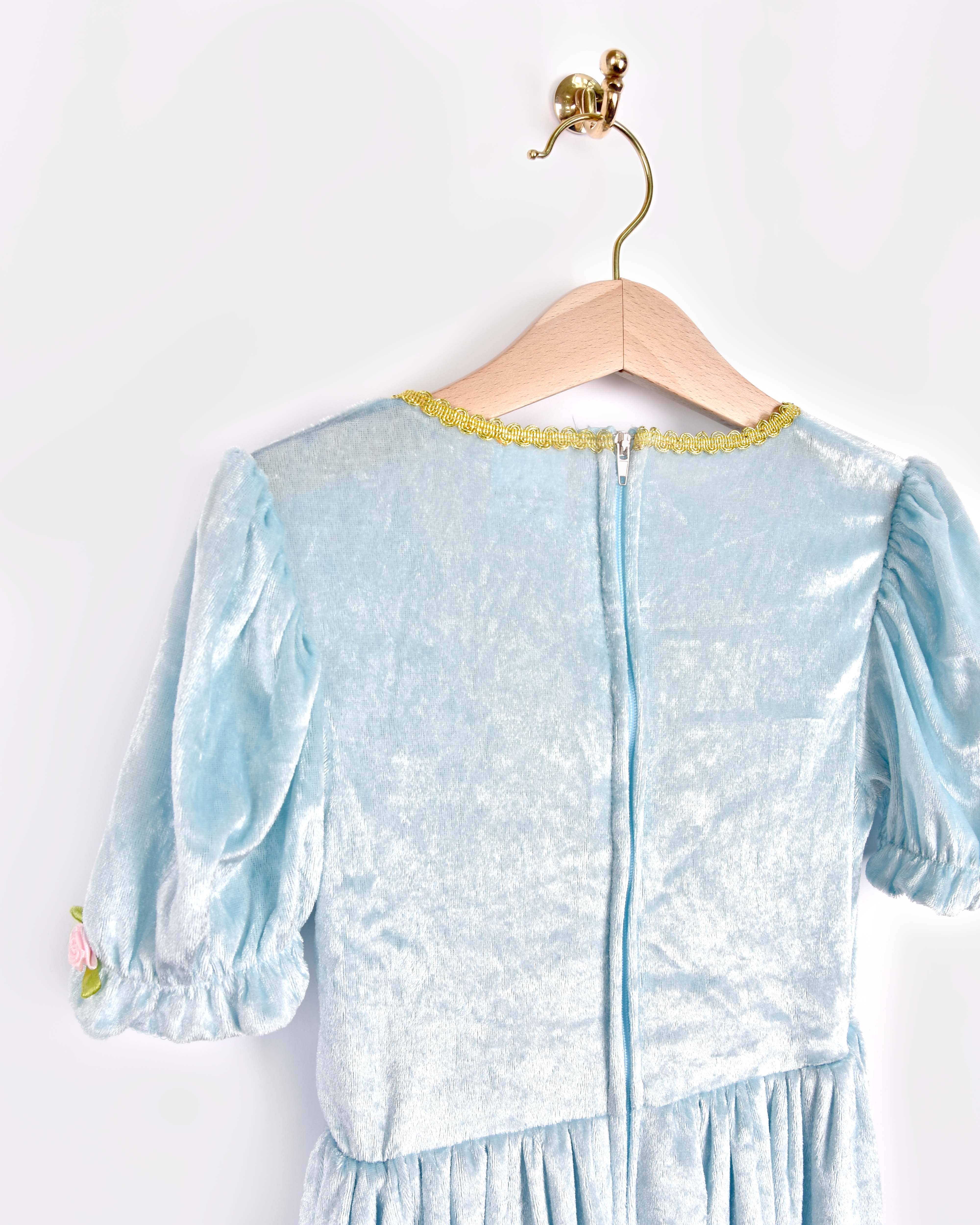 Den Goda Fen – Großhandel Kostüm – Kinder – Princessdress Velvet Hellblau 98-104 Cl 2-4 Jahre1