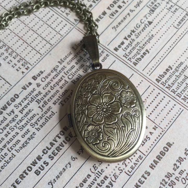 Urbanfarmergirls - Wholesale Solid Perfume - Vintage Style Antiqued Brass Locket with Solid Perfume1