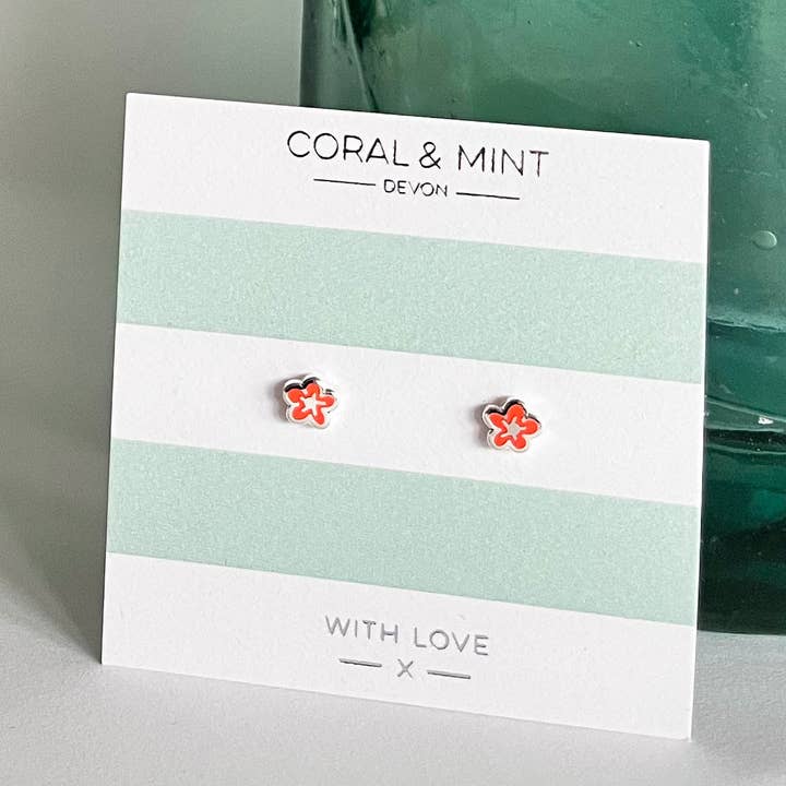 Pendientes de flor burbuja con esmalte coral neón para venta al por mayor de Coral & Mint