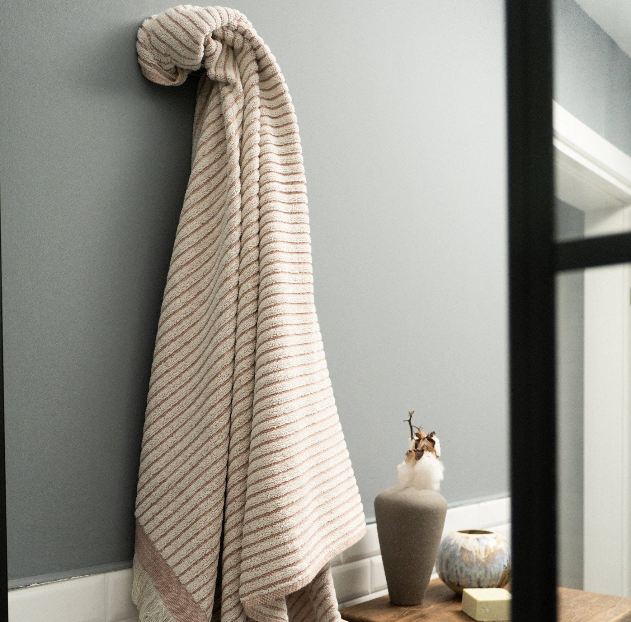 Primitive - Wholesale Badhanddoek - OUTLET - Ovella grote badhanddoek W019