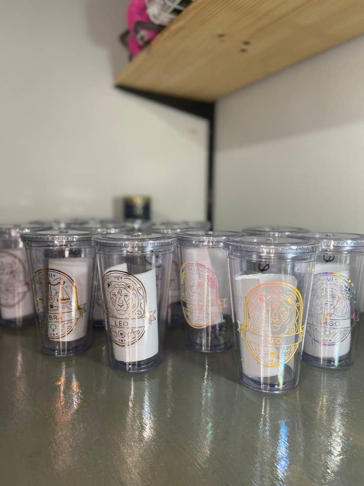 Gobelet astrologique Zodiac Clear (signe astrologique) pour la vente par KraftzbyKenzie