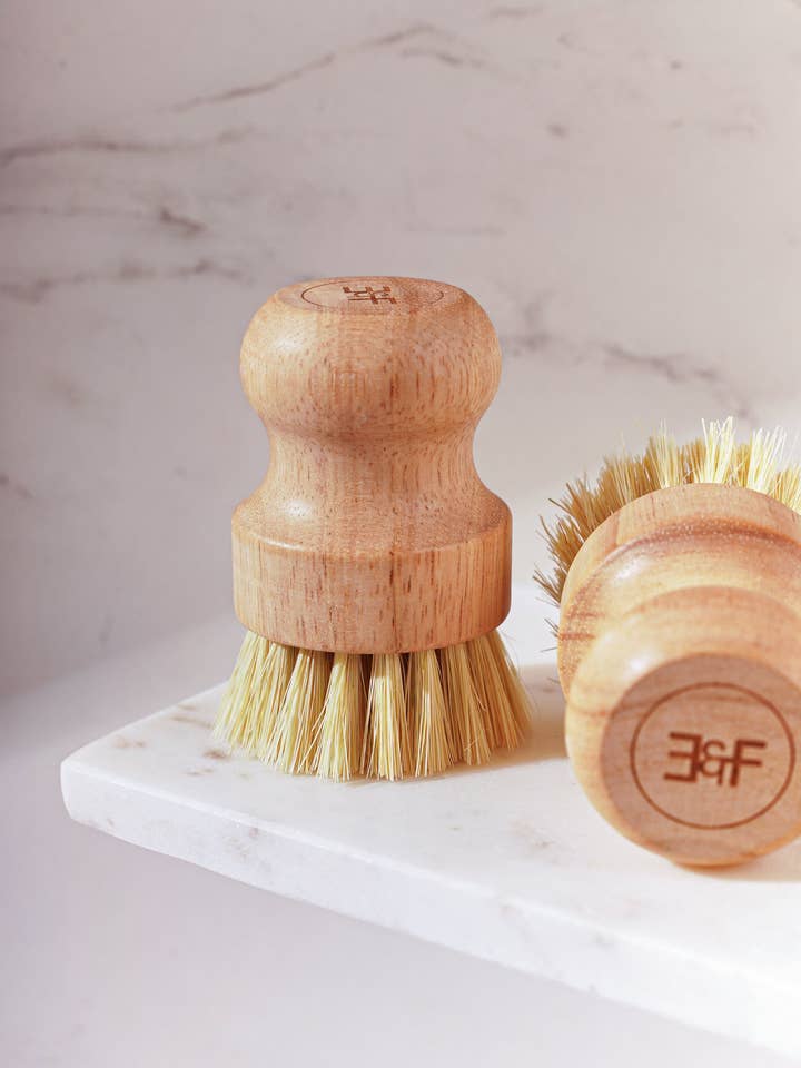 Brosse exfoliante en bambou pour la vente par Ebb & Flow