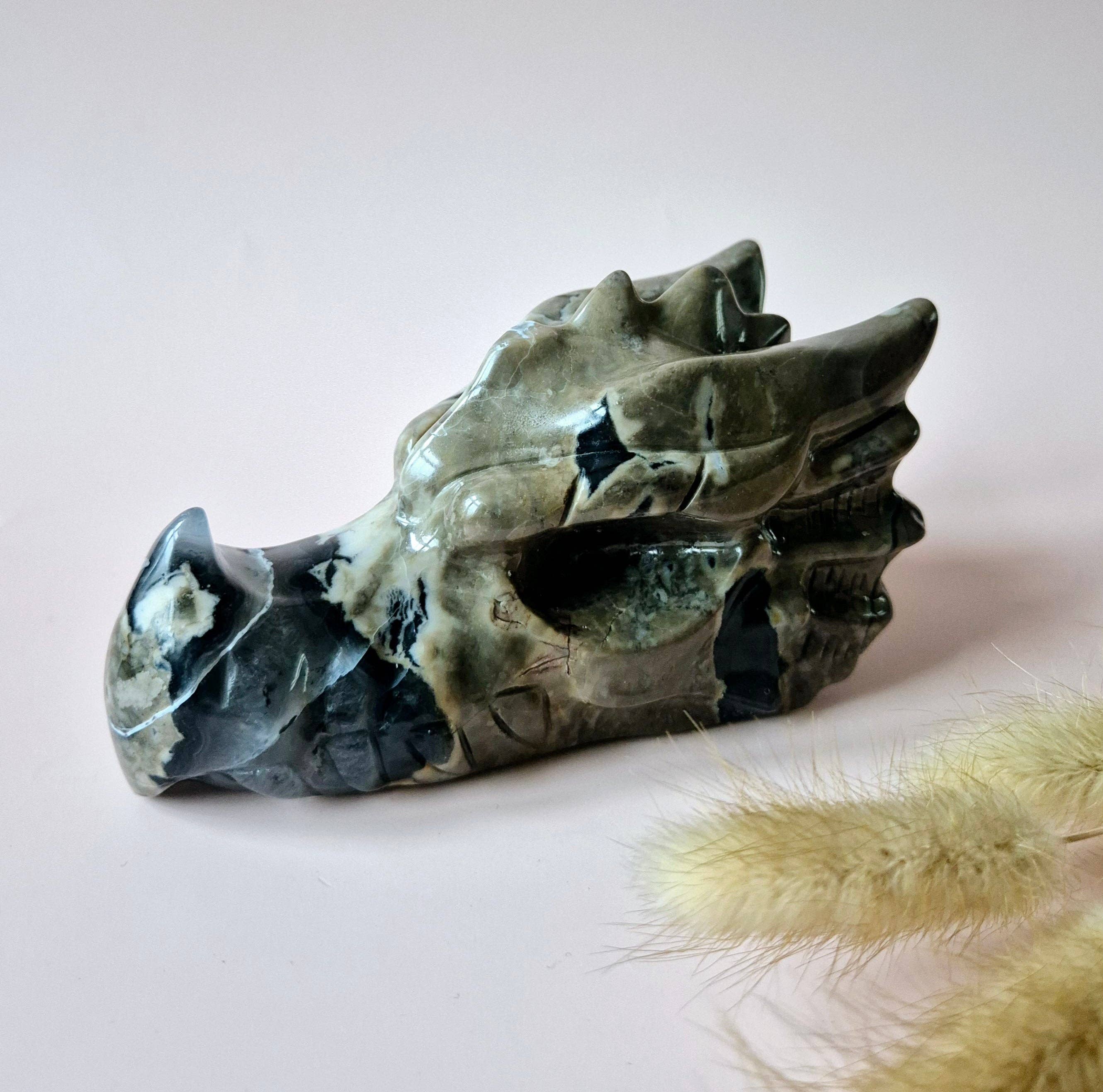 Moonlight Gemstones - Wholesale Spirituele steen/kristal - Edelsteen UV-Reactieve Volcano Agate Dragon Skull – 600 g | Mystieke Energie & Spirituele Bescherming1