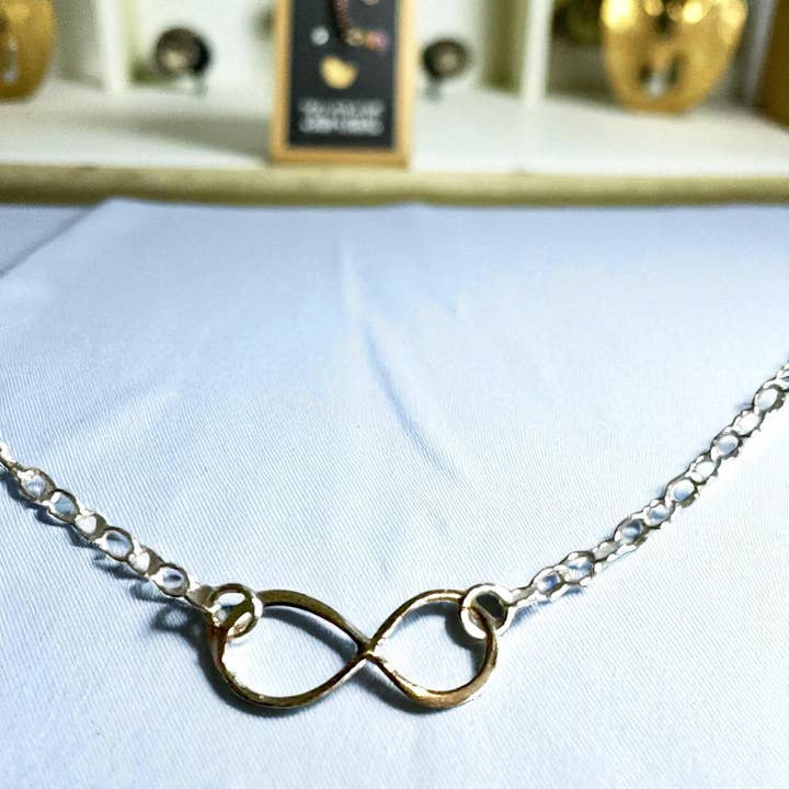 Zilveren Infinity Ketting, 18" voor wholesale door Jackie Gallagher Designs - Handmade Coastal Jewelry