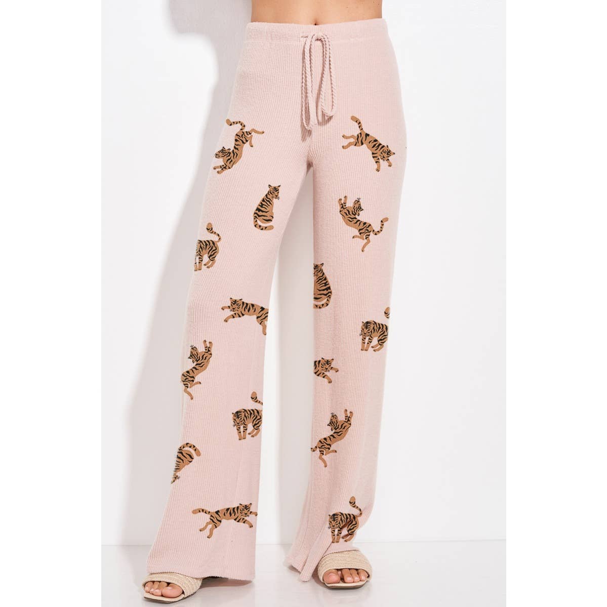 Phil Love – Großhandel Loungewear-Set – Damen – Phil Love Lounge-Set mit Kapuzenpullover und Allover-Tigerdruck4