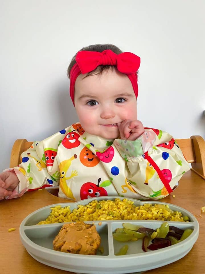 Bavaglino impermeabile a maniche lunghe con fantasia frutta per la vendita all'ingrosso da parte di Accessories4babies