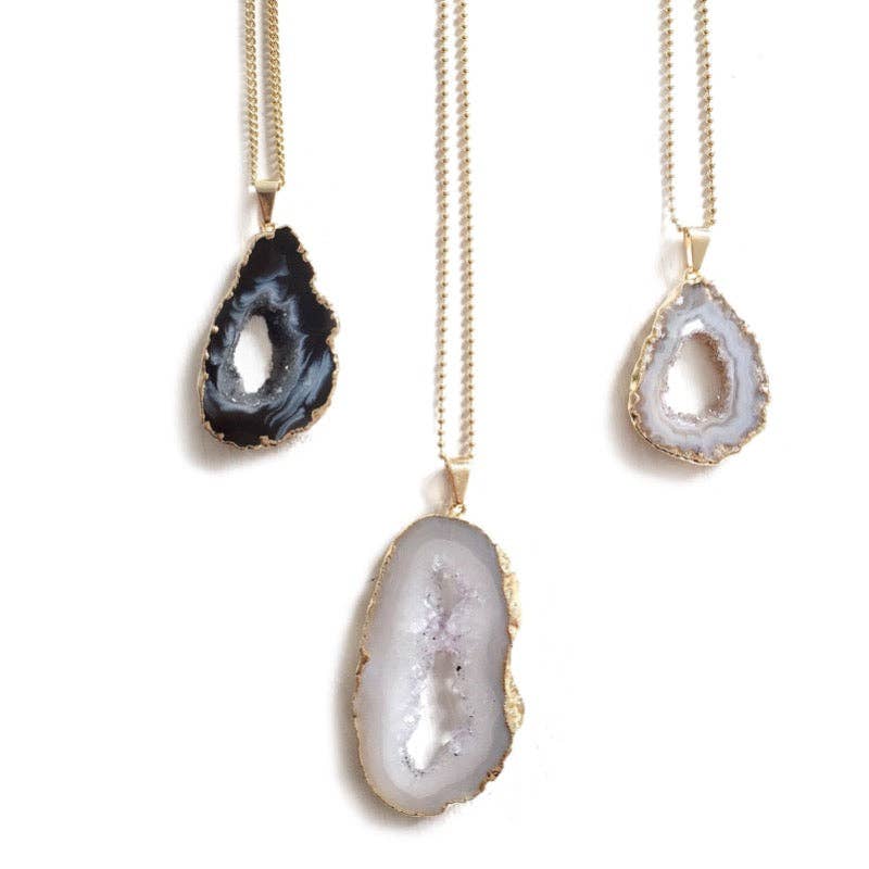 Crystal and Sage - Wholesale Pendant/charm necklace - Ananda Agate Slice Gemstone Necklace1