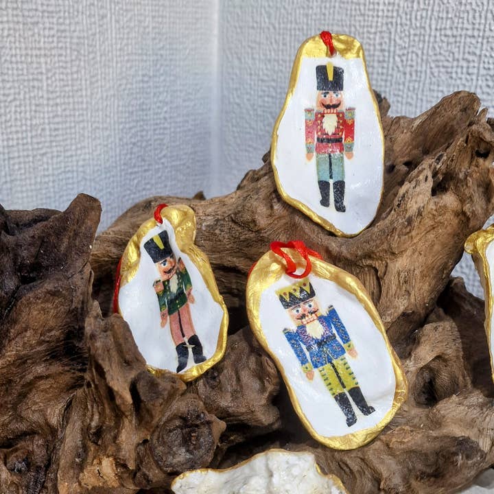 Bee my Oyster - Wholesale Ornament Set - Christmas Ornaments 5 x Nutcrackers Oyster Shell Decoration4