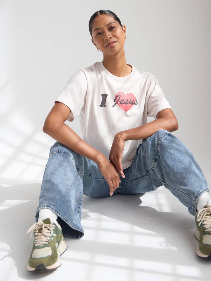 Maglietta corta da donna "I Love Jesus" per la vendita all'ingrosso da parte di Elevated Faith