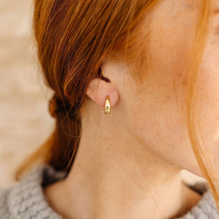 Shop ANDi - Wholesale Huggie Earrings - Chunky Hoops - Hypoallergenic