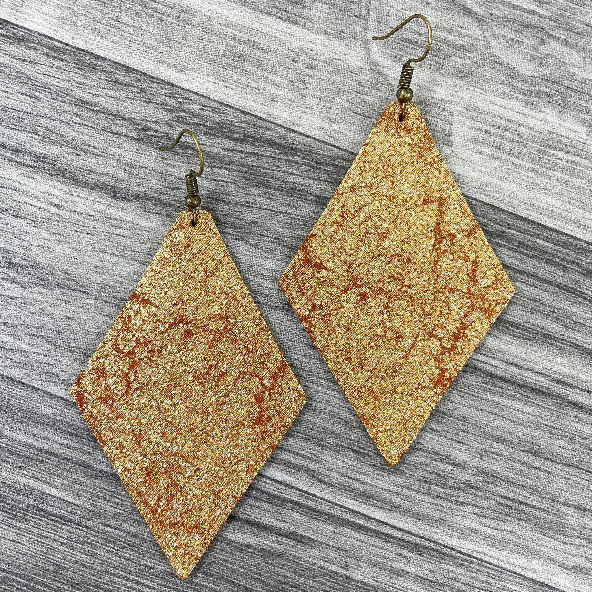 Hazel Hill ~MaeBella~ - Vendita all'ingrosso Orecchini pendenti - Orecchini in pelle Maxine Distressed Gold0