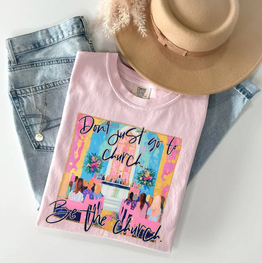 Trendy Tee Co. - Vente T-shirt sérigraphié – femme - Ne vous contentez pas d'aller à l'église, soyez l'église T-shirt en faux paillettes1