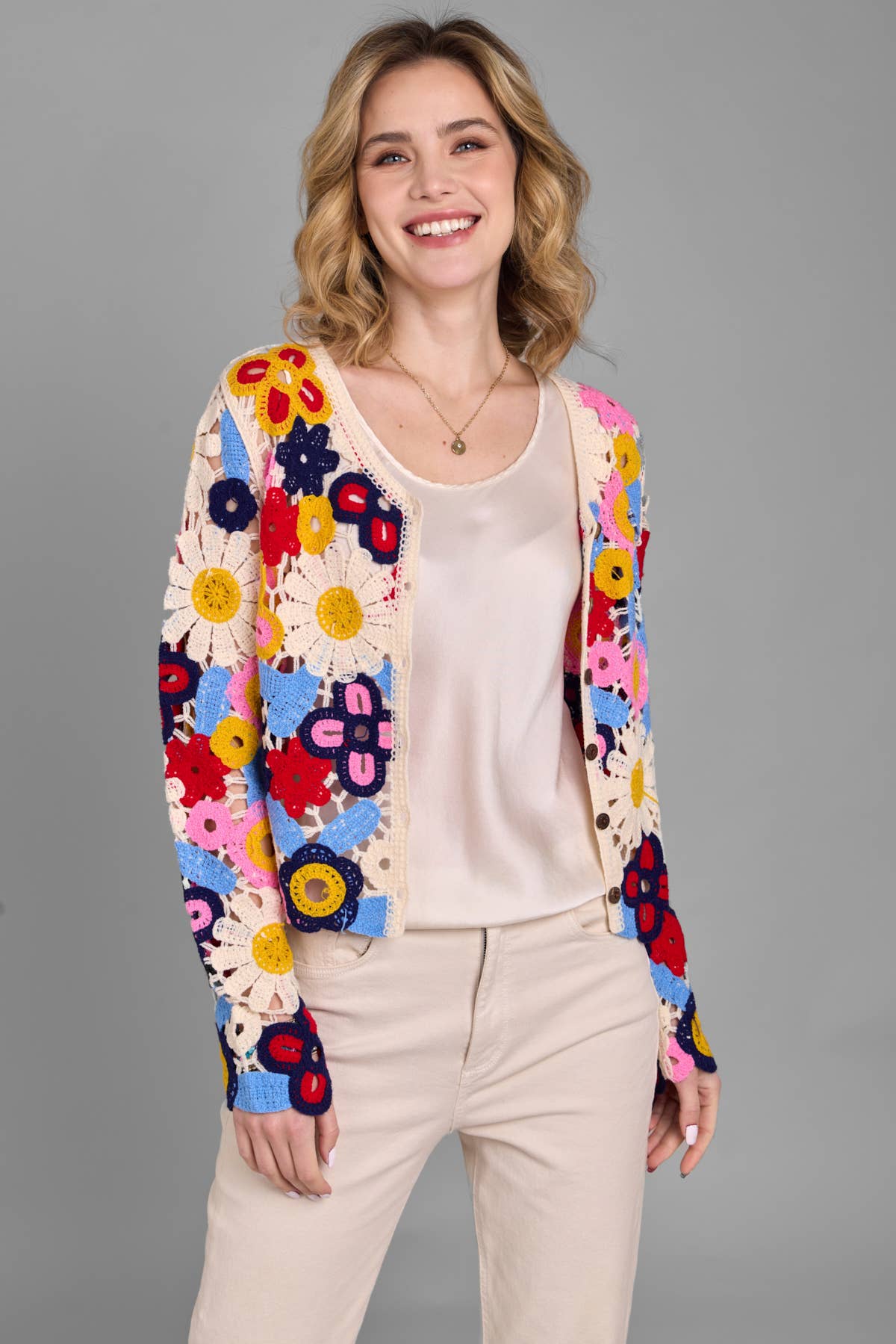 SAACHI – Großhandel Jacke – Damen – Bunter Häkel-Cardigan mit Blumenmuster, kurz geschnitten12