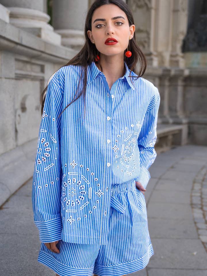 Kapda Casa – Engroshandel Top- og shortssæt (IKKE loungewear) - Dame – Total Look Sæt Marsella - Broderet Skjorte og Shorts