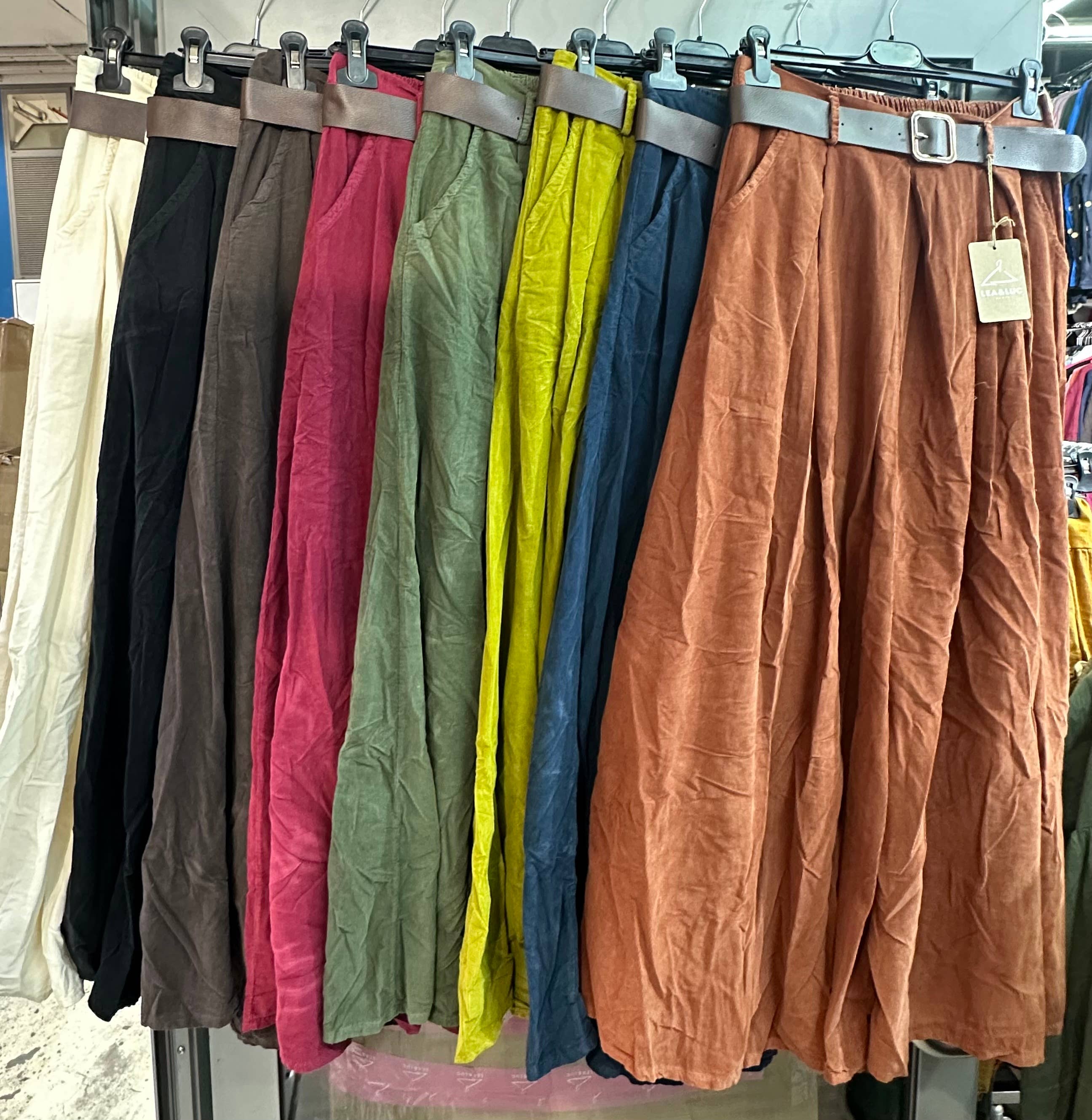 LÉA & LUC - Wholesale Pants - Women's - Cotton velvet trousers with belt REF. 365227