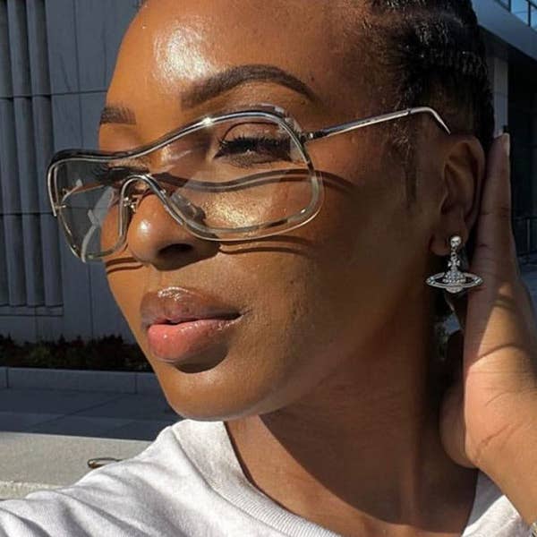 Accessoires de lunettes de soleil géométriques pour la vente par Plush Looks