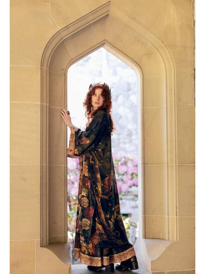 Market of Stars (Worldwide) – Großhandel Kimono – Damen – Der Messenger-Opernstaubmantel mit Jeanne d'Arc & Blumenmuster18