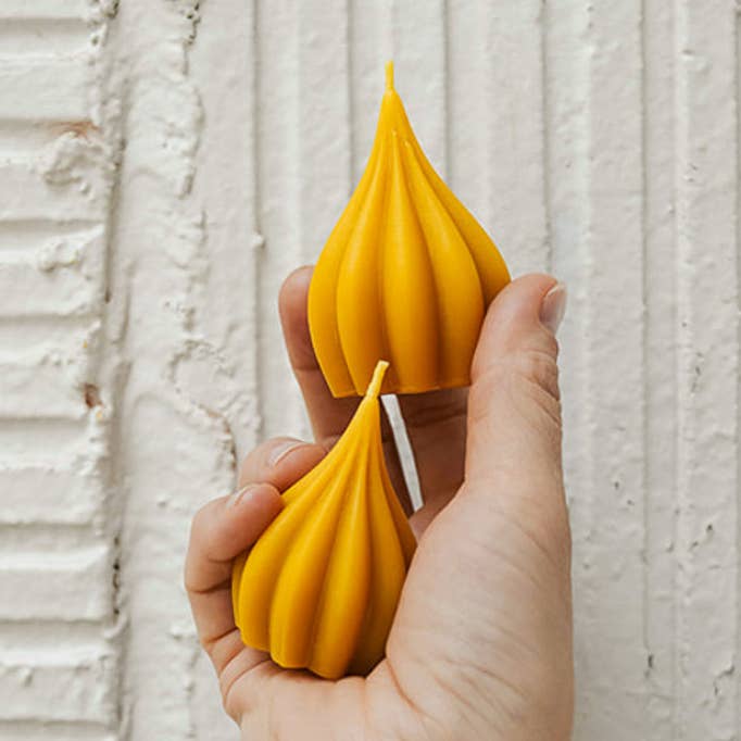 Puff (Lrg) - Handmade Beeswax Candle for wholesale by Slow Burn