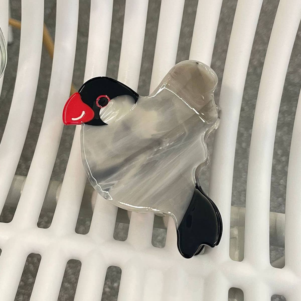 ACCITY - Wholesale Hair Clip - Women's - FASHIONABLE WHITE SWAN ACETIC ACID HAIR CLIP_CWAHA05498