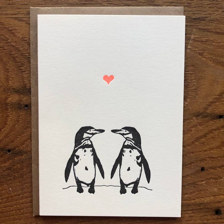 Cartão tipográfico Penguins in Love por atacado de Lark Press