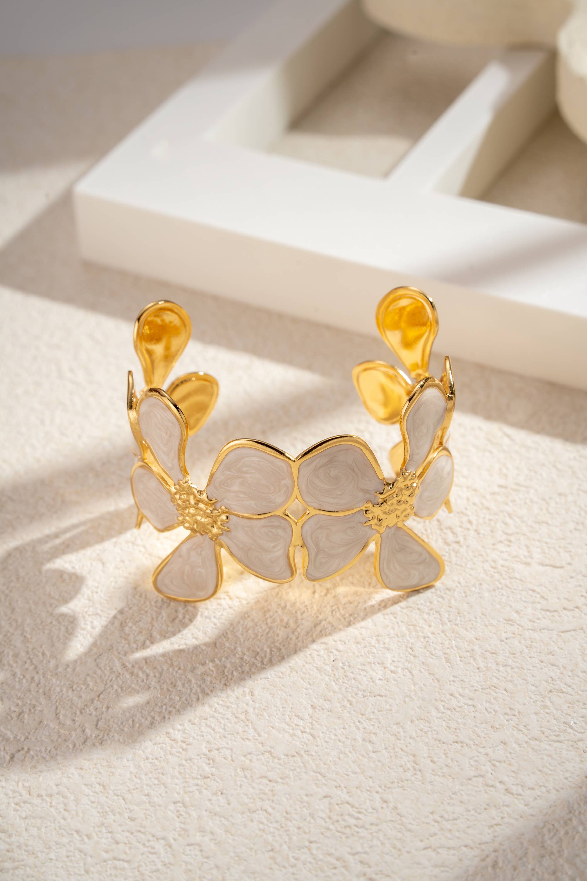 COSMOS – wholesale Cuff bracelet – Gold Floral Bracelet with Marbled Flower Adjustable Stainless Steel5