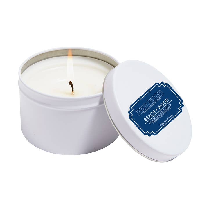 Strandhoutkaars in witte blik 6oz. Verp. 6 voor wholesale door Hillhouse Naturals/Field+Fleur