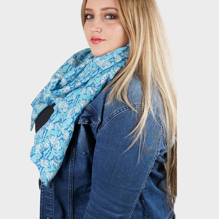 HJS - Wholesale Scarf - Women's - Printed scarf 'CLOVER' - made of viscose with golden print15