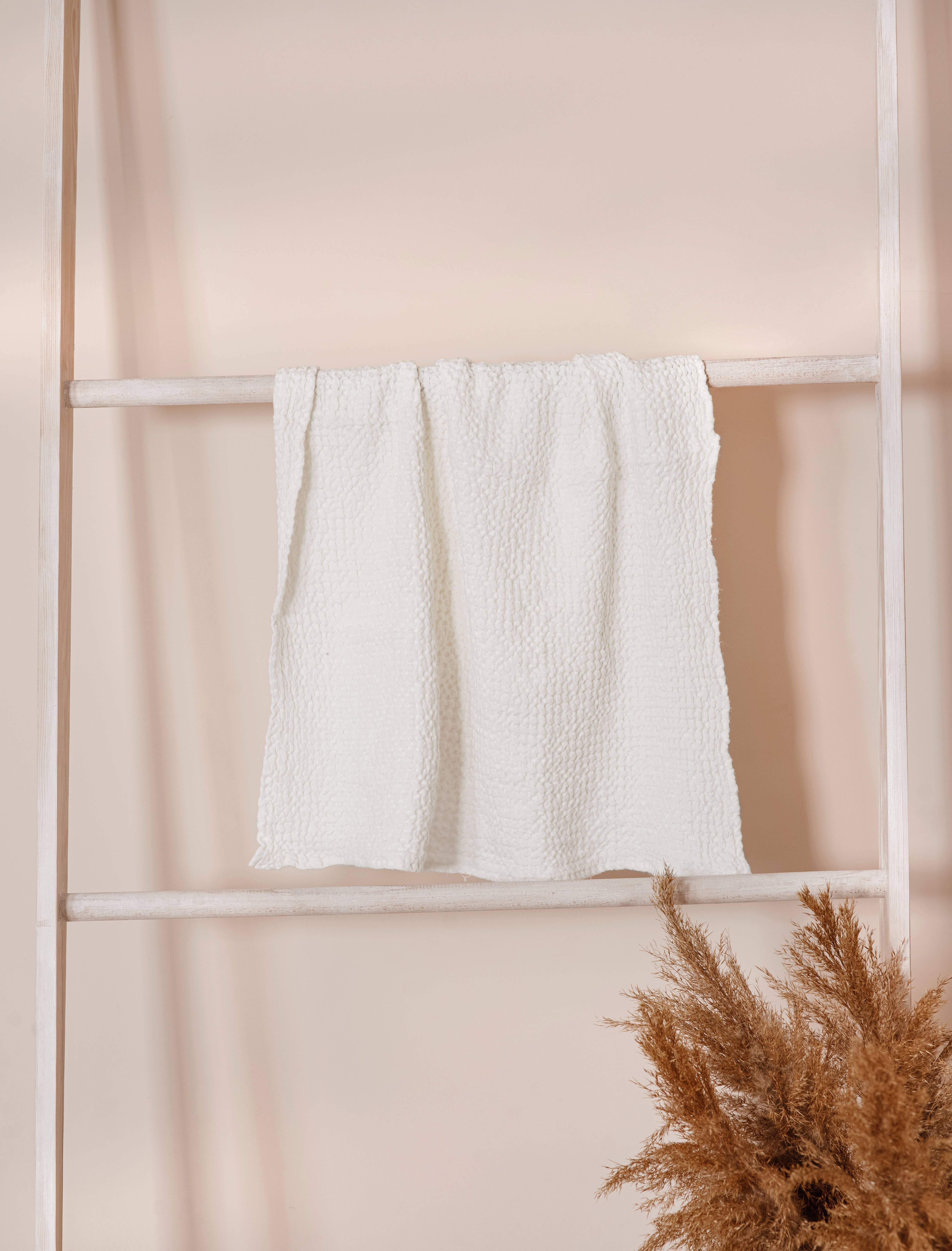 LinenQ – wholesale Bath towel – Linen waffle towels in White color 2