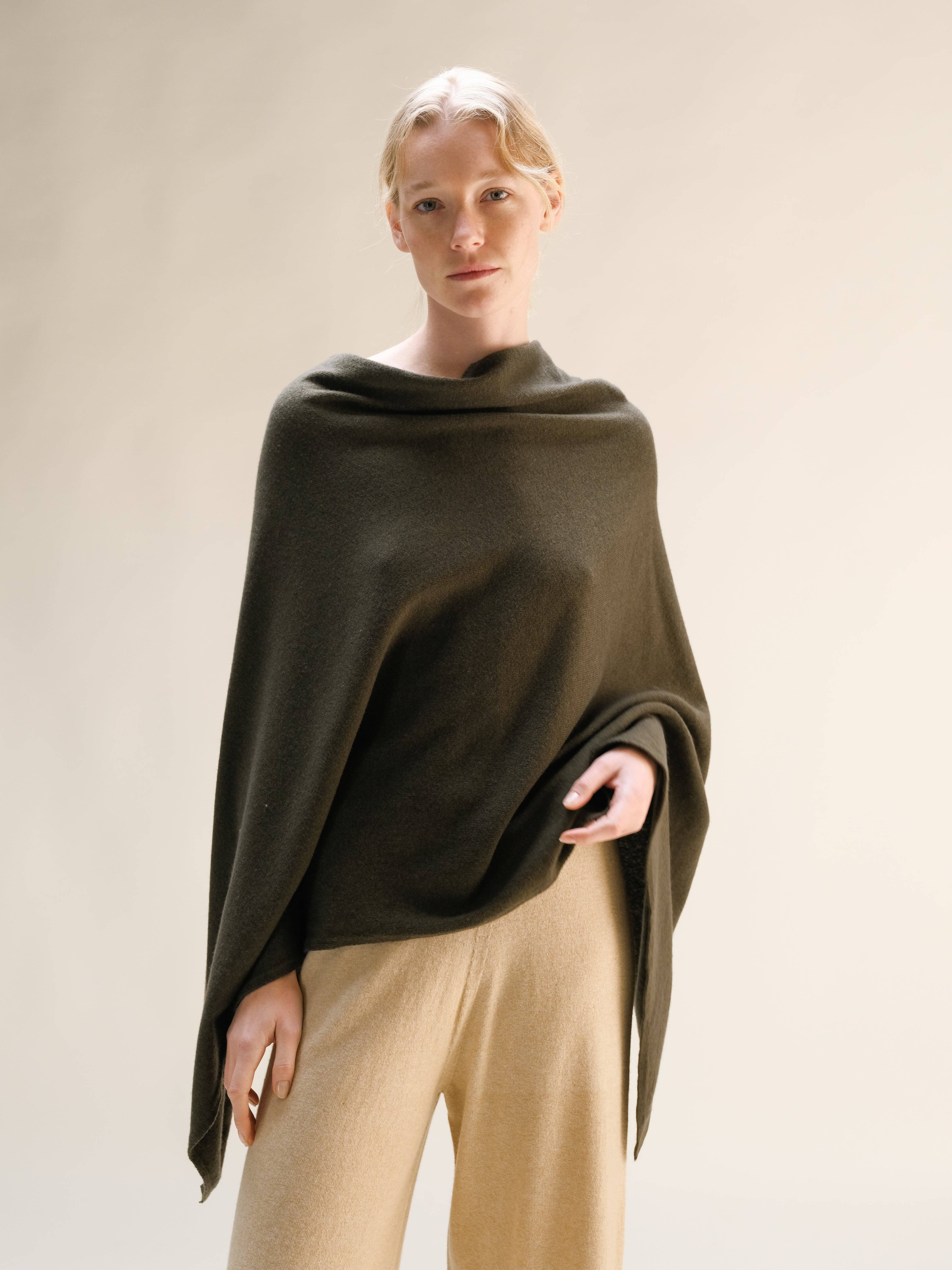 Lèmme - Wholesale Poncho - Women's - Cashmere Mix Asymmetric Poncho15