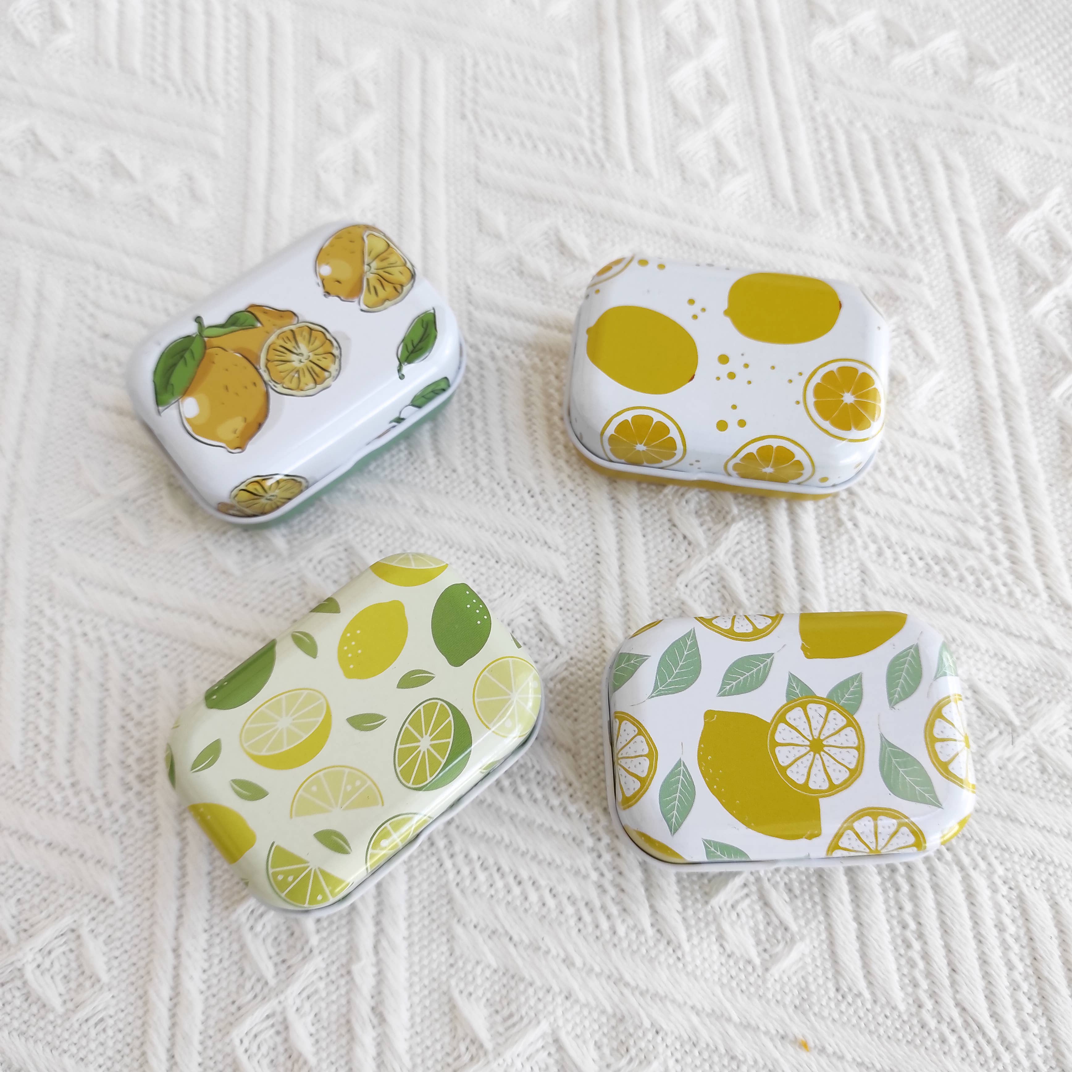 SChandworks - Wholesale Embroidery/Cross Stitch Supplies - Small Magnetic Needle Case 15