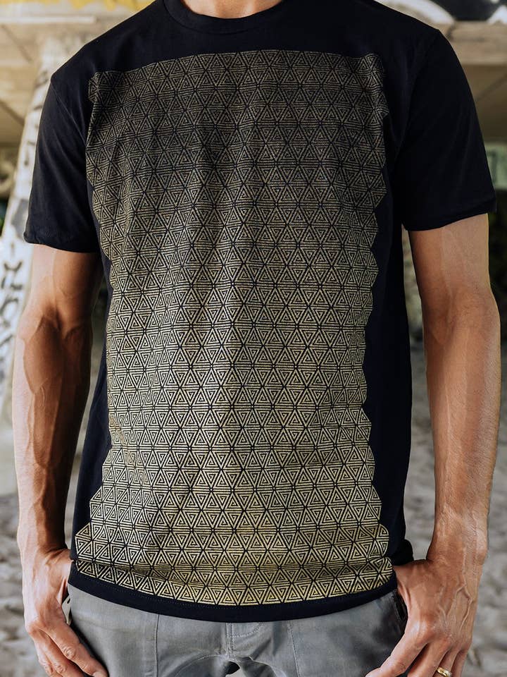 Chemise texturée (dorée) pour la vente par Rythmatix