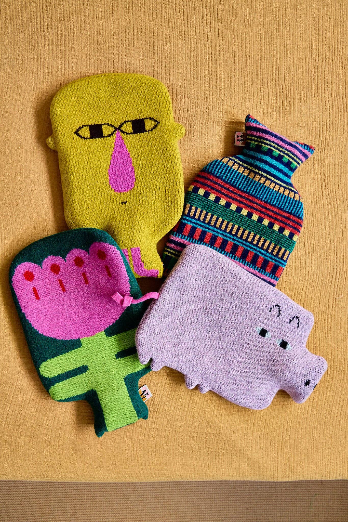 Donna Wilson - Wholesale Warm/koud kompres - Multistrepen warmwaterkruik - nieuwe kleurvariant2