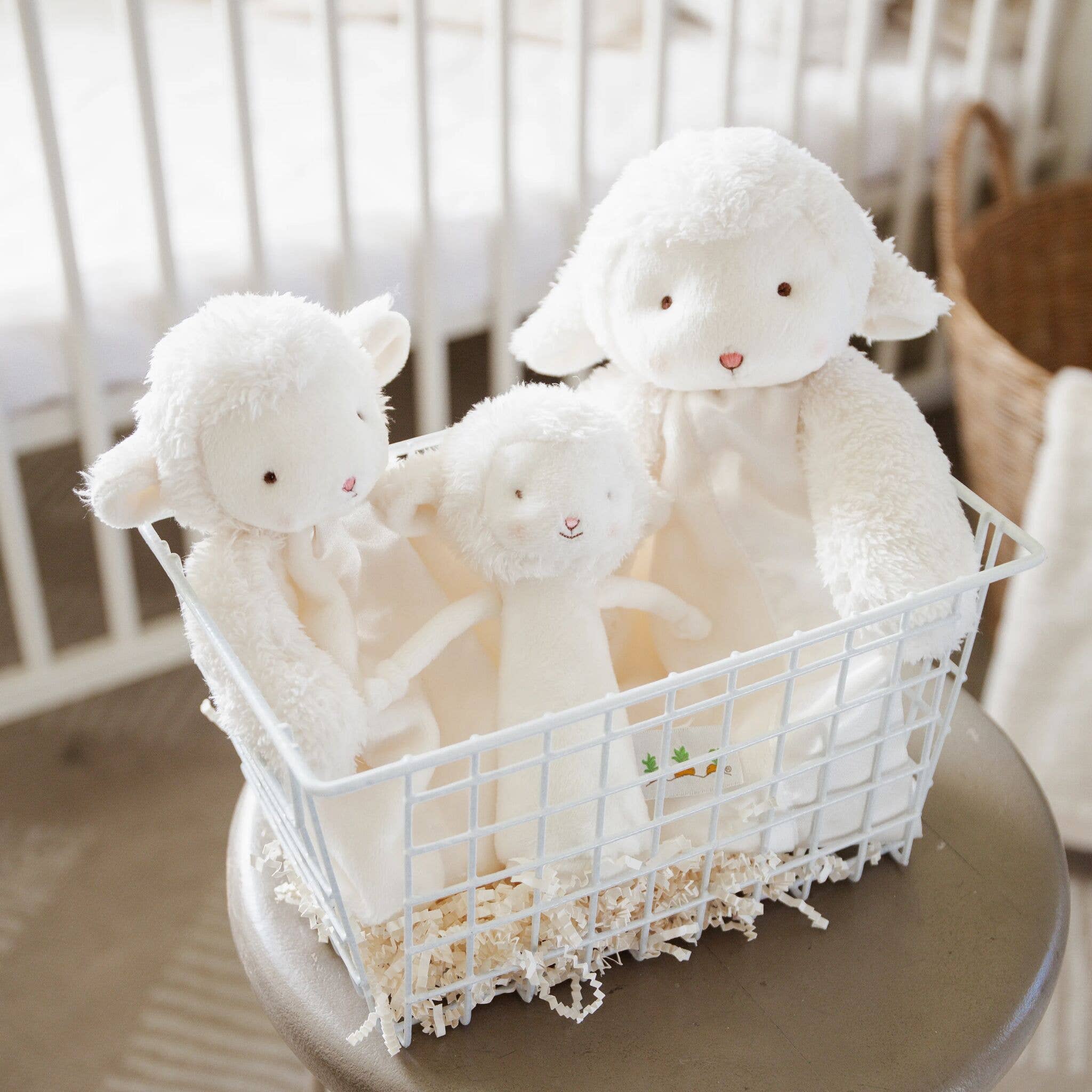 Bunnies By the Bay - Vente Hochet mobile – bébé - Hochet carillon Friendly - Agneau blanc1