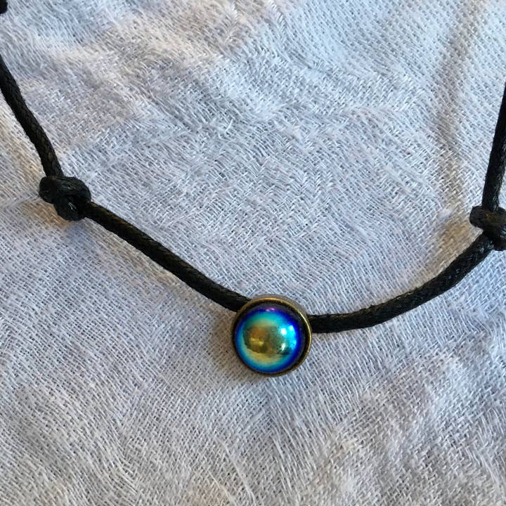 Collar Encanto Iridiscente Vintage para venta al por mayor de The Atlas Rose And Key