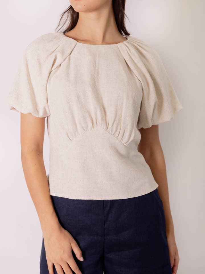 P.CILL Linnedebluse med pufærmer og nøglehul i ryggen for engroshandel hos P. CILL