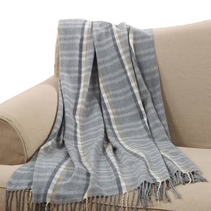 Fennco Styles - Vendita all'ingrosso Plaid - Coperta a Quadri Grigia con Nappe3