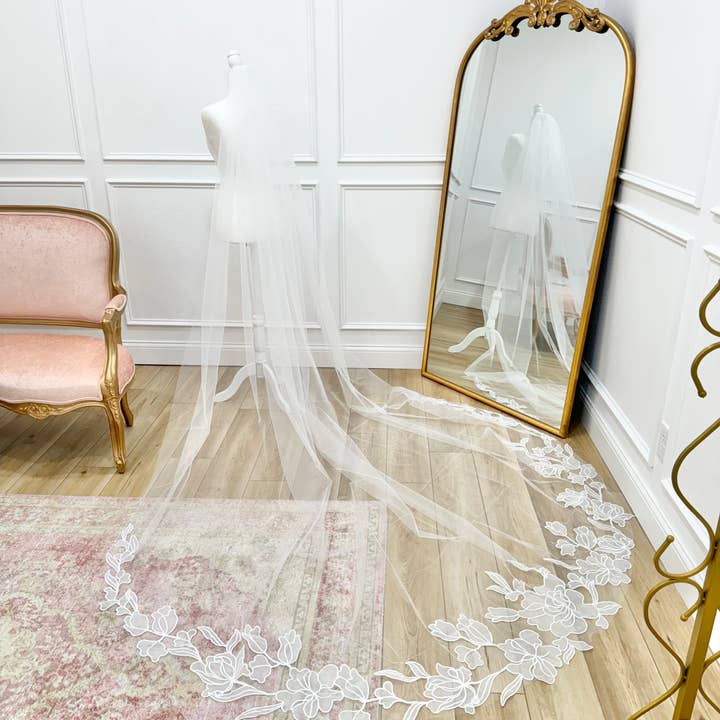 Petite Mariee Boutique - Wholesale Veil – Women’s - Lennon Floral Veil4