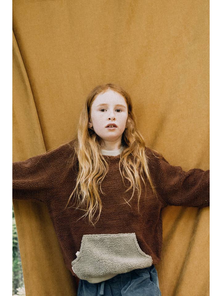 Brown Sudadera de sherpa de algodón orgánico marrón for wholesale on Faire7